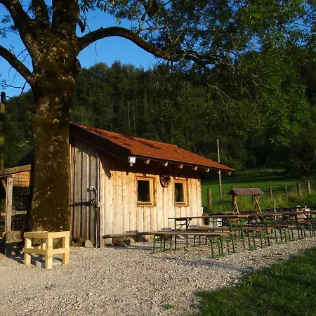 Floesserdorf 公寓 *